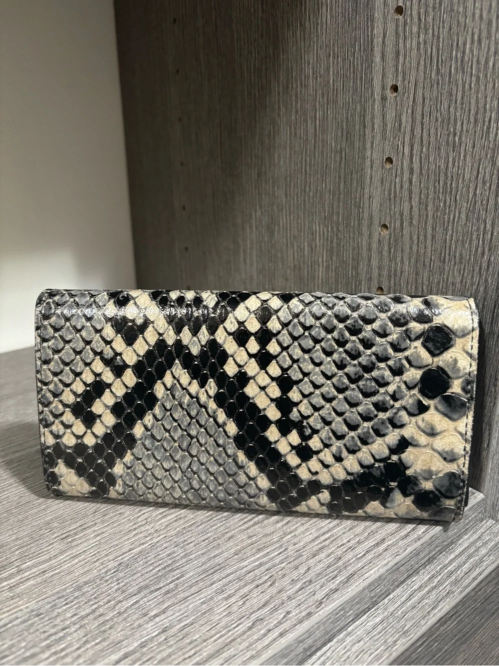 Isadora elegant python